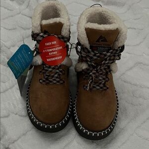 👧KIDS BOOTS 🥾 Ozark Trail Tan and cream  Faux Fur Winter Hiking Boots